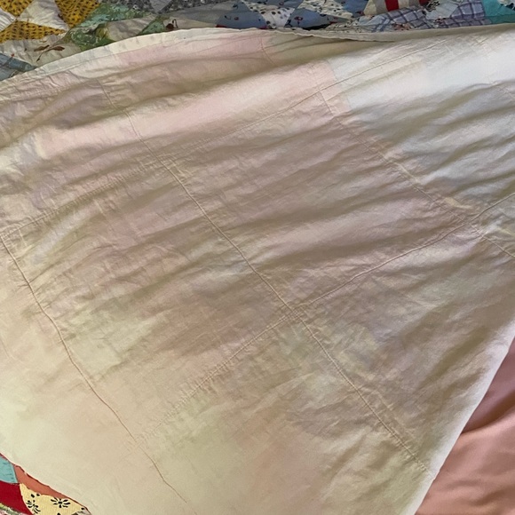 Vintage hand sewn quilt!! - Picture 2 of 8